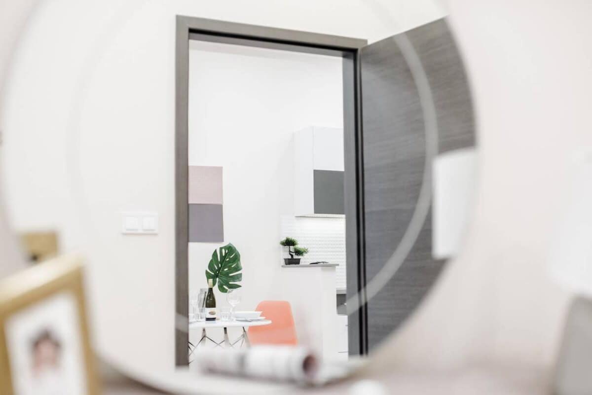 בודפשט New Luxury Apartment In The Center With A/C מראה חיצוני תמונה