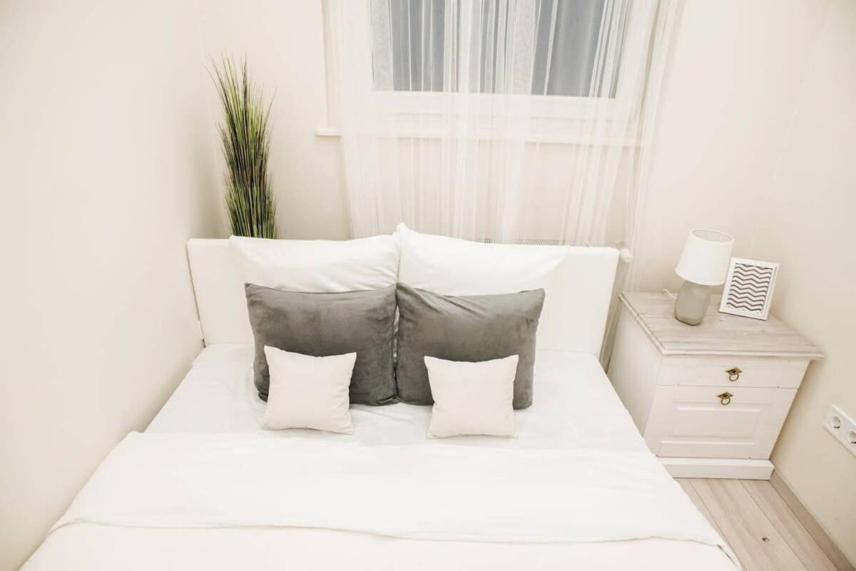 בודפשט New Luxury Apartment In The Center With A/C מראה חיצוני תמונה